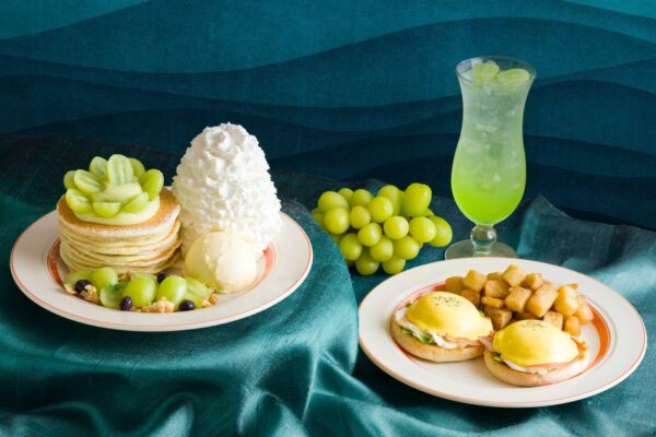 Eggs ‘n Things 旬の果実の新作「シャインマスカットパンケーキ」「シャインマスカットスカッシュ」発売