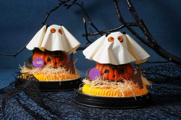 インターコンチネンタル 東京ベイ 飾っておきたいハロウィンスイーツ おばけに変装した黒猫のアートショコラ