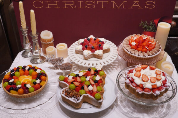 キル フェ ボン「Christmas Cake 2026」新作ショートケーキタルトは中に秘密が　全5種予約受付開始